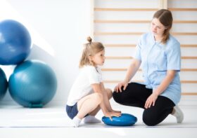 Fizjoterapia młodych pacjentów: Kluczowe wyzwania diagnostyczne w latach 2023-2025